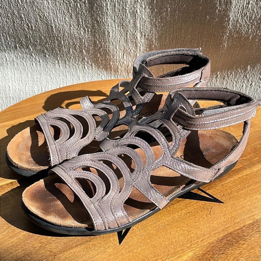 Naot Women's Sara Gladiator Sandal Metallic Size EU 38